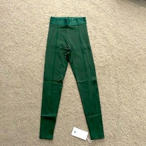 Women’s Best Hold collection leggings